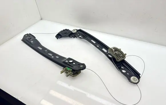 Volvo XC40 Front door window regulator motor C70239100