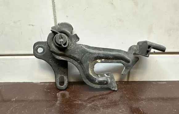 Volvo V60 Engine bonnet (hood) release handle U9H1A 31218611