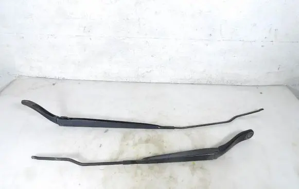 Front wiper blade arm