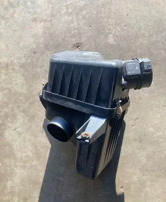 Suzuki Grand Vitara II Air filter box 67JA01