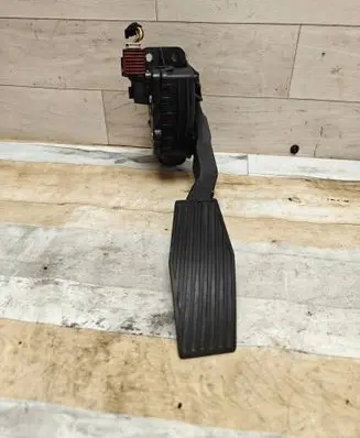 Opel Astra H Accelerator throttle pedal 01094604