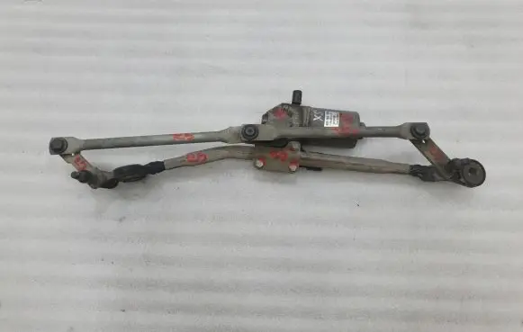 BMW X6 E71 Front wiper linkage and motor 7200535