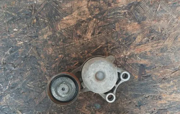 Jeep Grand Cherokee Generator/alternator belt tensioner E6631A111040C