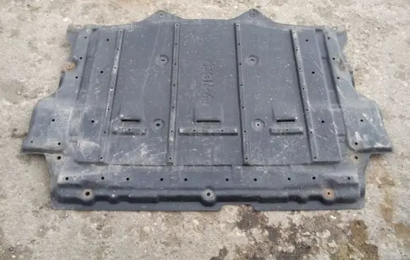 Nissan Leaf I (ZE0) Center/middle under tray cover 748N33NA0A