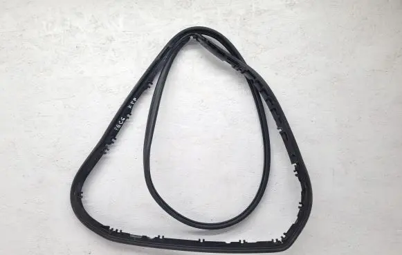 Audi A6 S6 C6 4F Front door rubber seal 4F0831345B