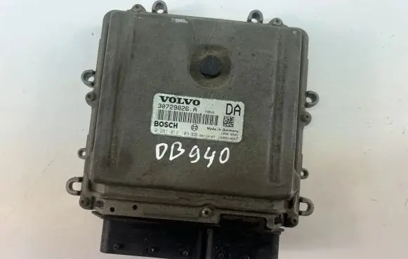 Volvo V70 Engine control unit/module ECU 30729826A 0281012103
