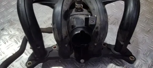 Toyota Yaris Intake manifold