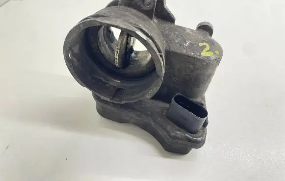 Volkswagen Touran I Throttle valve 03G128063L