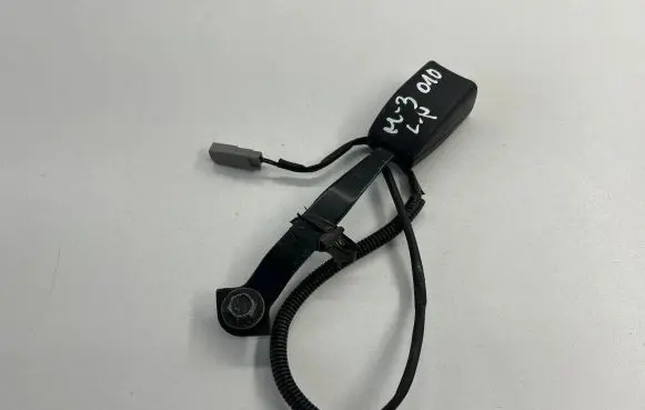 Mazda 3 II Front seatbelt buckle