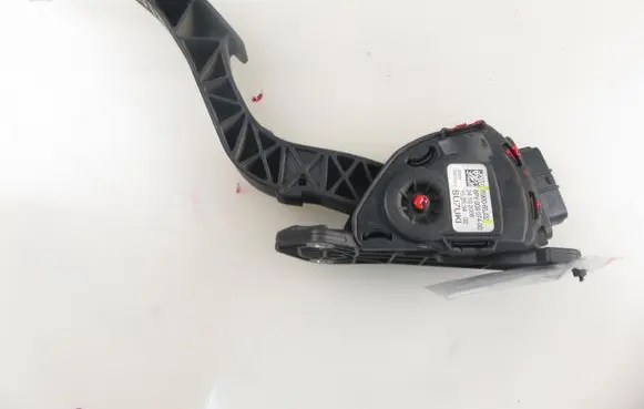 Suzuki Grand Vitara II Accelerator throttle pedal 590065J02
