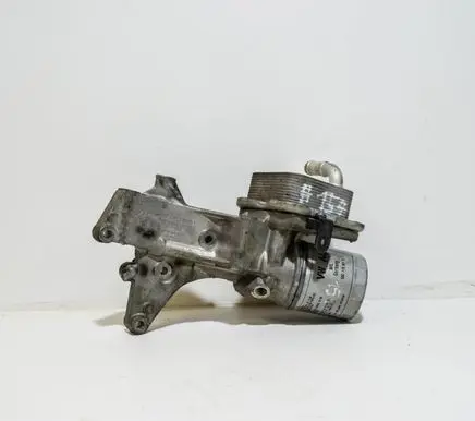 Audi A1 Engine oil radiator 