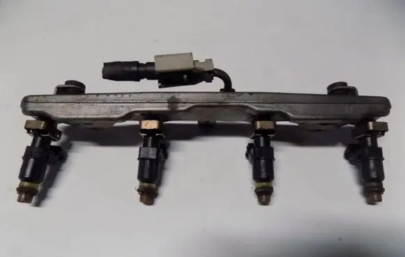 Honda Civic Fuel injector supply line/pipe 