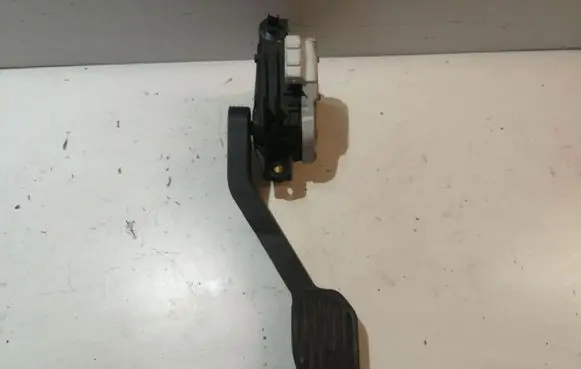 Volvo S60 Accelerator throttle pedal 30683517