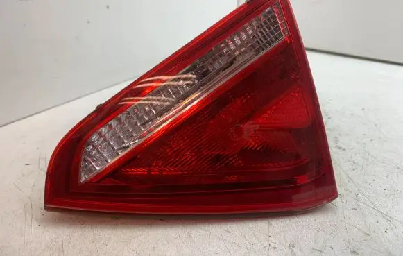 Audi A5 8T 8F Tailgate rear/tail lights 8T0945094