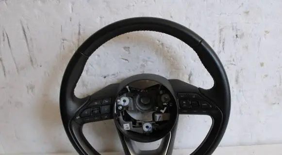 Toyota Yaris XP210 Steering wheel