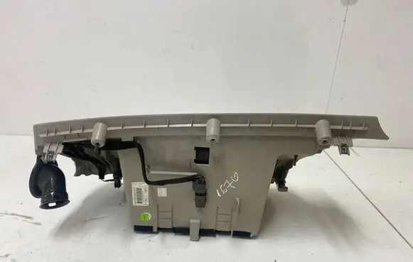 Volvo V50 Glove box