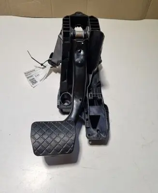 Volkswagen Jetta VII Brake pedal 5QM723058M