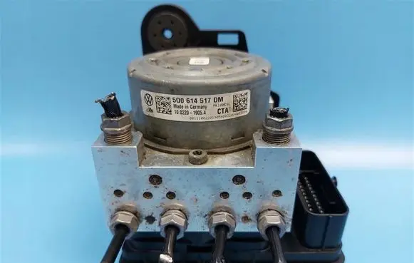 Skoda Octavia Mk3 (5E) ABS Pump 5Q0614517DM