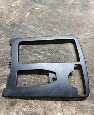 Mercedes-Benz C W204 Gear shifter surround trim plastic A2046800207 0005033022