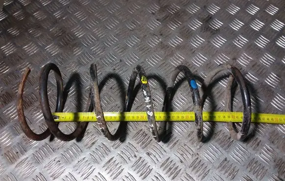Toyota Avensis T220 Front coil spring