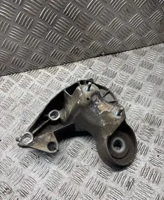 Audi A6 S6 C6 4F Engine mounting bracket 4F0199352E