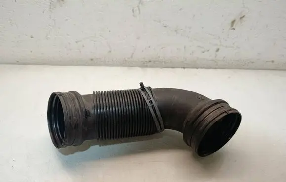 Volkswagen Tiguan Air intake duct part 5N0129684B