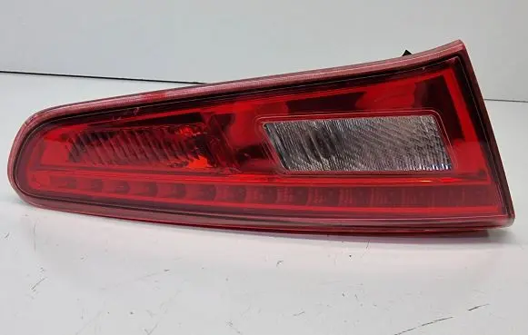 Alfa Romeo Giulietta Tailgate rear/tail lights 50513401