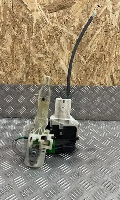 Hyundai i40 Front door lock 813203Z010