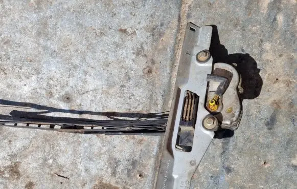 Volkswagen Golf III Rear wiper blade 