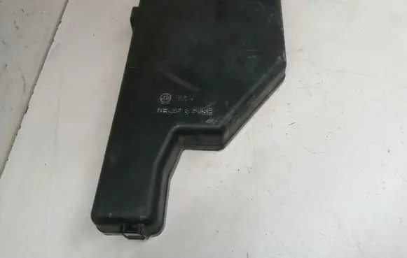Toyota Prius (XW20) Fuse box cover 8644YA1