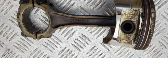 Nissan Terrano Piston with connecting rod