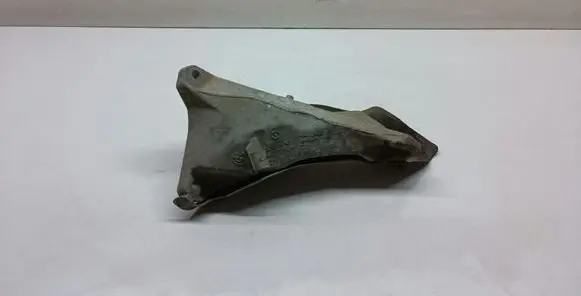 Engine mounting bracket