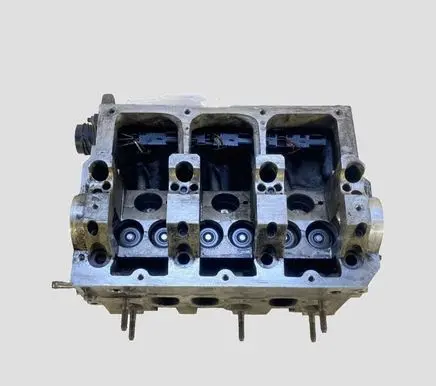 Volkswagen Polo IV 9N3 Engine head 045103373H