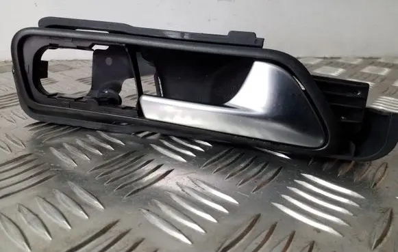 Volkswagen Touran II Front door interior handle