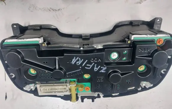 Opel Zafira A Speedometer (instrument cluster) 24461749JB