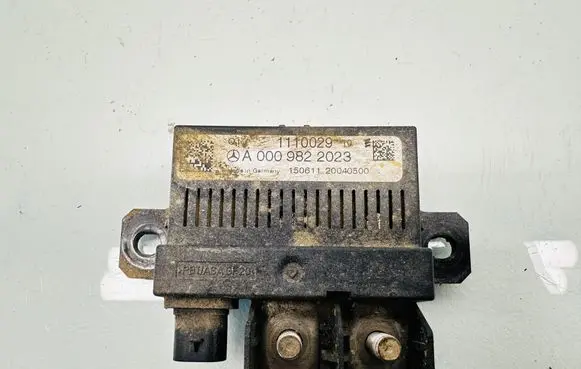 Mercedes-Benz GLK (X204) Charging relay 1110029 A0009822023 15061120040500