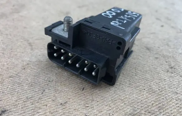 BMW 5 E39 Glow plug pre-heat relay 12212246919 2246919