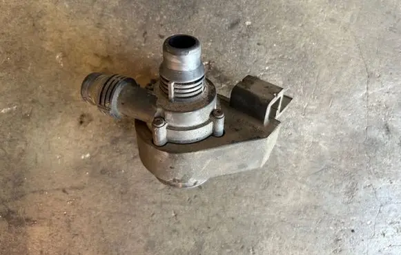 BMW 5 E60 E61 Electric auxiliary coolant/water pump 6922647