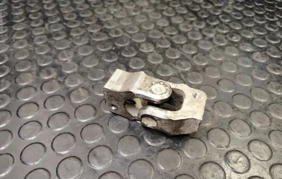 Volvo XC90 Steering column universal joint