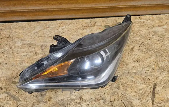 Toyota Aygo AB40 Headlight/headlamp 81170-0H140