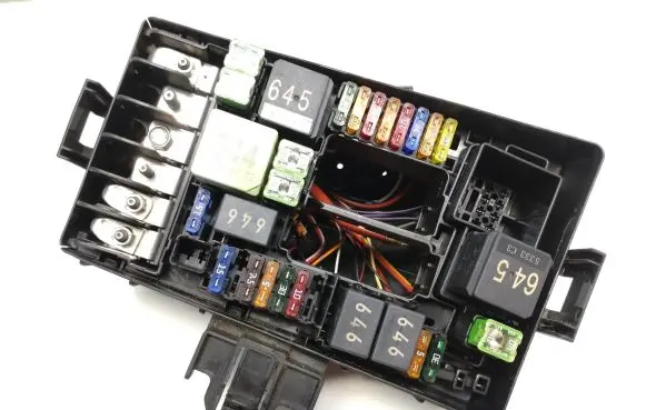 Volkswagen PASSAT B8 Fuse module 5Q0907361B 4H0951253 038907281B