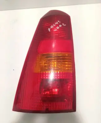 Ford Focus Tailgate rear/tail lights 0374D 9425