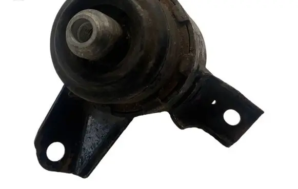 Mazda 6 Engine mount bracket