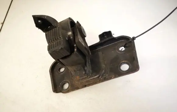 Toyota Verso Engine mount bracket
