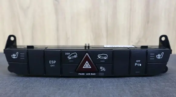 Mercedes-Benz ML W164 Central console control unit 1648709910 A1648709910