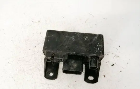 Mercedes-Benz E W211 Glow plug pre-heat relay