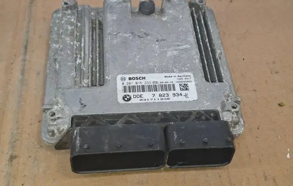 Mini One - Cooper Clubman R55 Engine control unit/module 7823934 0281015233 1039S25862