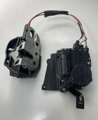 BMW 6 F06 Gran coupe Front door lock 7276543