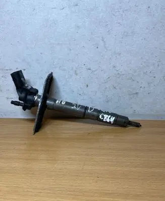 Audi A6 S6 C6 4F Fuel injector C864 059130277