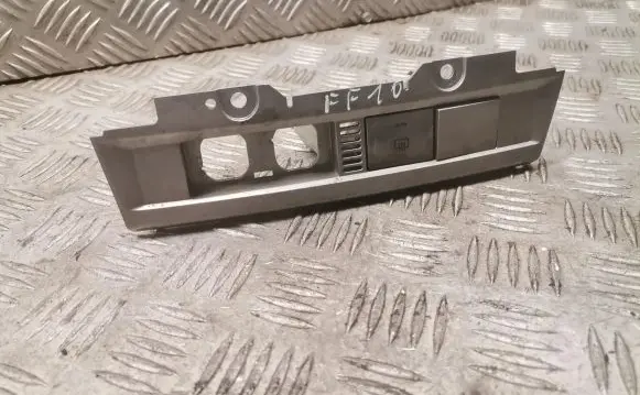 Ford Focus Windscreen/window heater switch 4m5113d734bc